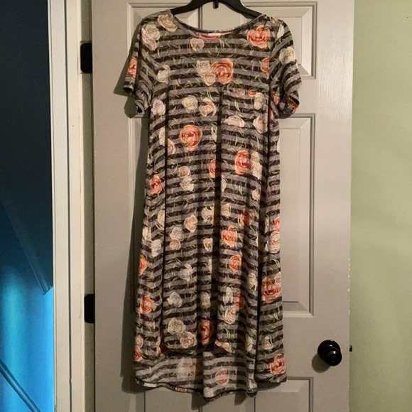 LuLaRoe Dresses & Skirts - Euc size small Lularoe floral carly
